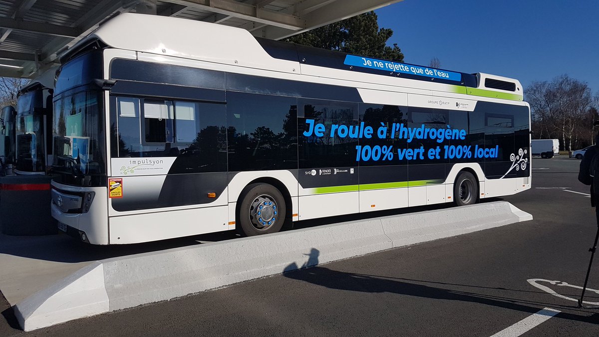 En cohérence avec son #PlanClimat, la #décarbonation du parc de #véhicules de la #LaRocheSurYon ville et agglomération s'intensifie, via un mix énergétique associant 3 #énergies propres 100% locales : #électricité verte, #gaz vert et #hydrogène vert @SyDEV_85
<a href="/VendeeEnergie/">Vendée Energie</a>