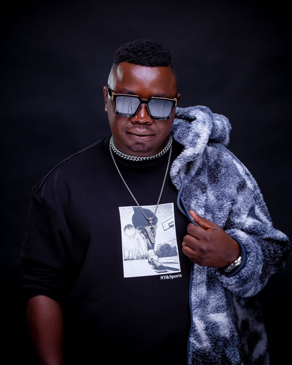 RedamancyStudio's tweet image. @redamancy_studios would like to Welcome the legendary @mrbrownsa to the Redamancy Family 🥂

We know that with his touch, alot of Mpumalanga artists’s lives will be changed. 

Looking forward to the greatness he will bring in the Province!! 

#WeAreMusic