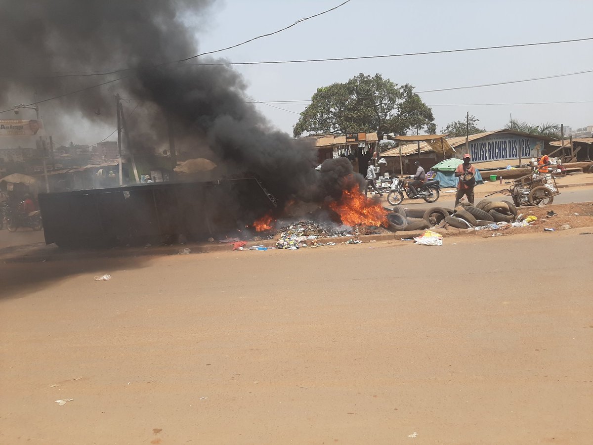 kuepouo's tweet image. What the #OpenBurning of #MismanagedSMW comprising about 80% of #PlasticWaste in volume can lead to!
Is it really safe to live and get pregnant in such a city?
@kilnerevonnet 
@GAIAnoburn 
@brsmeas 
@DrManaouda 
@Minepded1