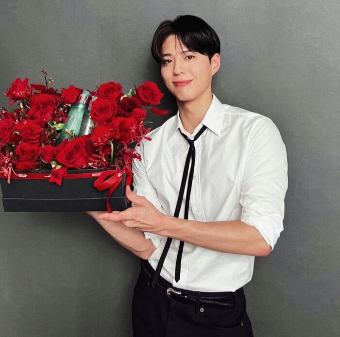 pomo59877745's tweet photo. #BOGUMMY

「天上界の美貌」パクボゴム、公式SNSで新写真公開♡（事務所からの新プロフィール写真も登場！）

ボゴミからのバレンタインの贈り物 https://t.co/GIda79YOdj