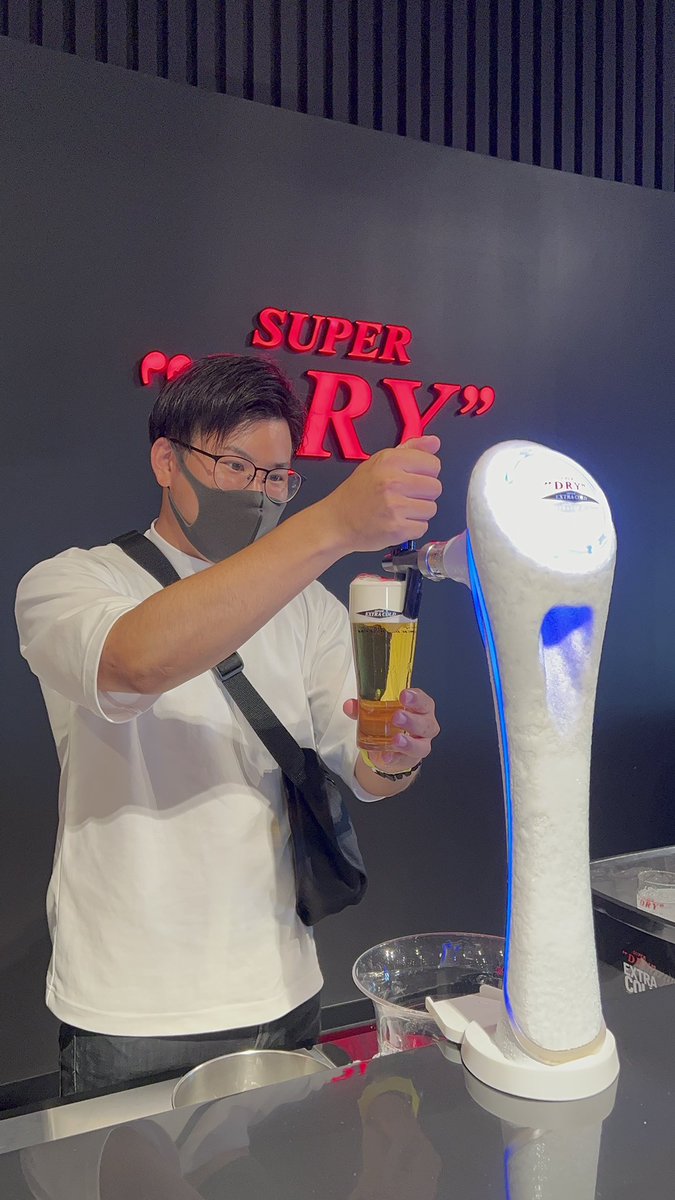 ushiodaxe's tweet photo. @kurichaaaaa_n 遅くなっちゃったけど、、、
工場で作りたてのビール飲んでみな
飛ぶぞ、、、 https://t.co/gx1Nu8GJ7D
