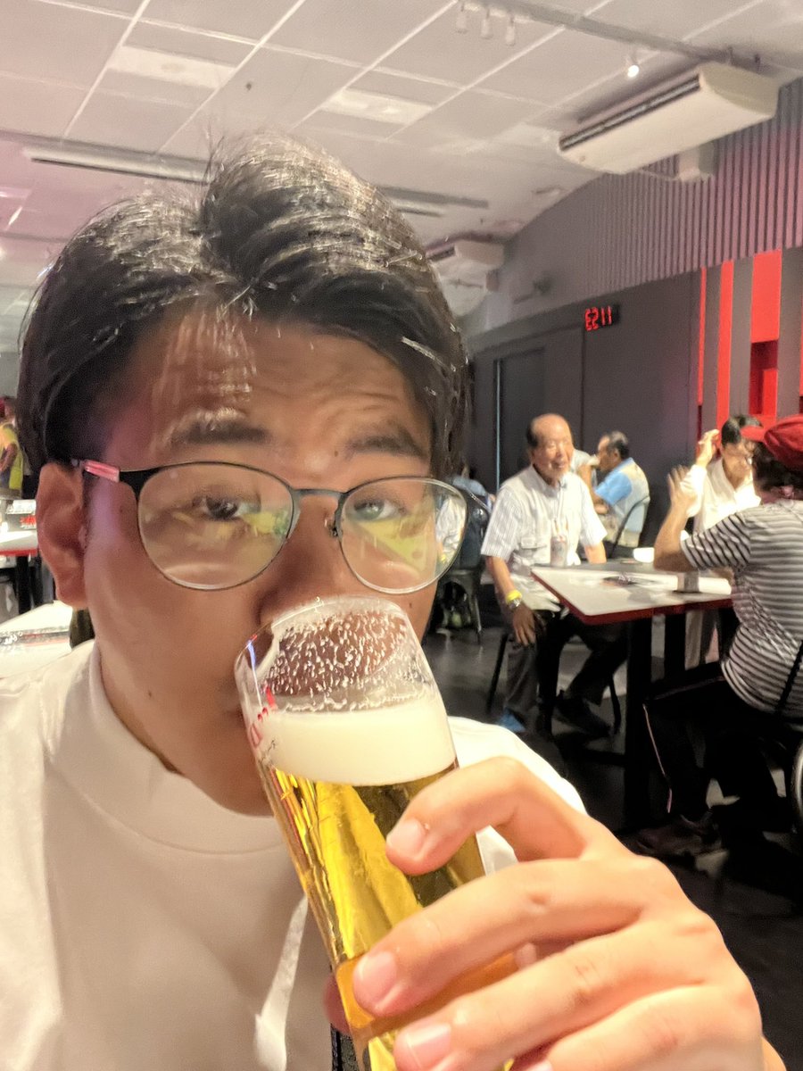 ushiodaxe's tweet photo. @kurichaaaaa_n 遅くなっちゃったけど、、、
工場で作りたてのビール飲んでみな
飛ぶぞ、、、 https://t.co/gx1Nu8GJ7D