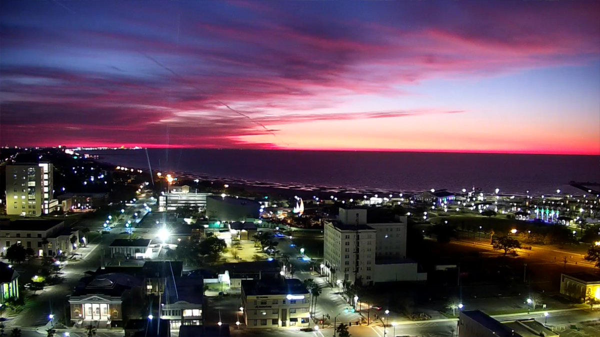 WesWilliamsII's tweet photo. We're being treated to a lovely sunrise view this Valentine's Day Tuesday!

I'm forecasting a 100% chance of love today. 😍 #mswx https://t.co/sLoh4sBI4w