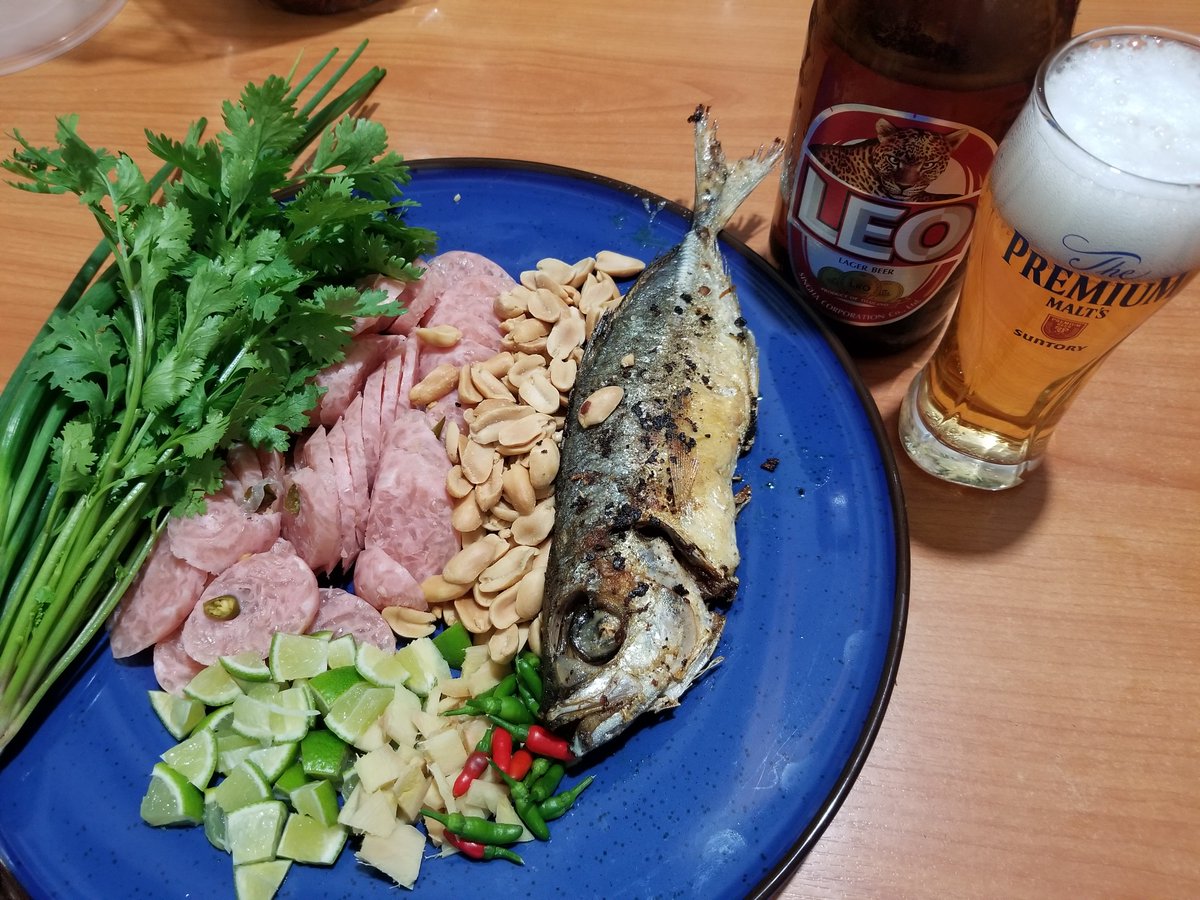 Thunder261's tweet photo. Home prepared #beersnack tonight.
Naem sausage with fried mackerel 👍
Cheers 🍻
#Thaifood https://t.co/jchLSp6gLA