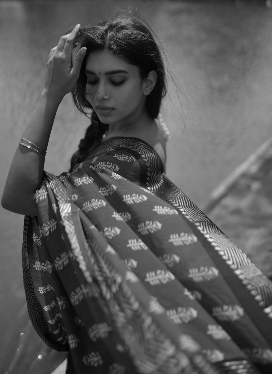 SSMusicTweet's tweet photo. I fell in love with black, it contained all colours #happyvalentinesday @officialdushara

📢 @donechannel1

#dusharavijayan #dv #DV #Dush #dush #love #Colors https://t.co/g0ESaGztRh