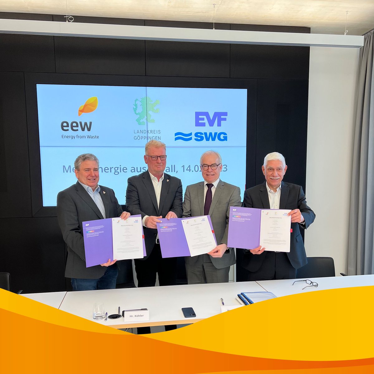 Abfallende's tweet photo. Mehr als warme Herzen am Valentinstag 🫶🏼
Gemeinsam mit der Energieversorgung Filstal (#EVF) und dem Landkreis Göppingen haben wir heute eine Absichtserklärung für eine weitere Wärmeauskopplung aus dem Müllheizkraftwerk (#MHKW) unterzeichnet.🤝🏼
Zur PM: https://t.co/dYYJmioabg https://t.co/5nDl1Wuas4