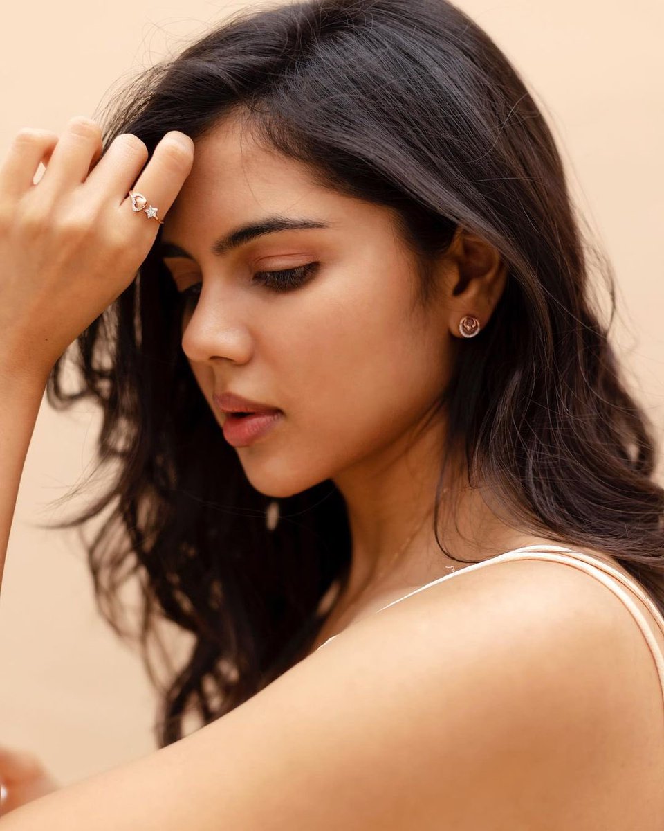 A perfect combination of beauty and elegance looks like <a href="/kalyanipriyan/">Kalyani Priyadarshan</a> 💞❤️

#KalyaniPriyadarshan #14february #ValentineDay #123HDgallery 

📎 123hdgallery.com/2023/02/kalyan…