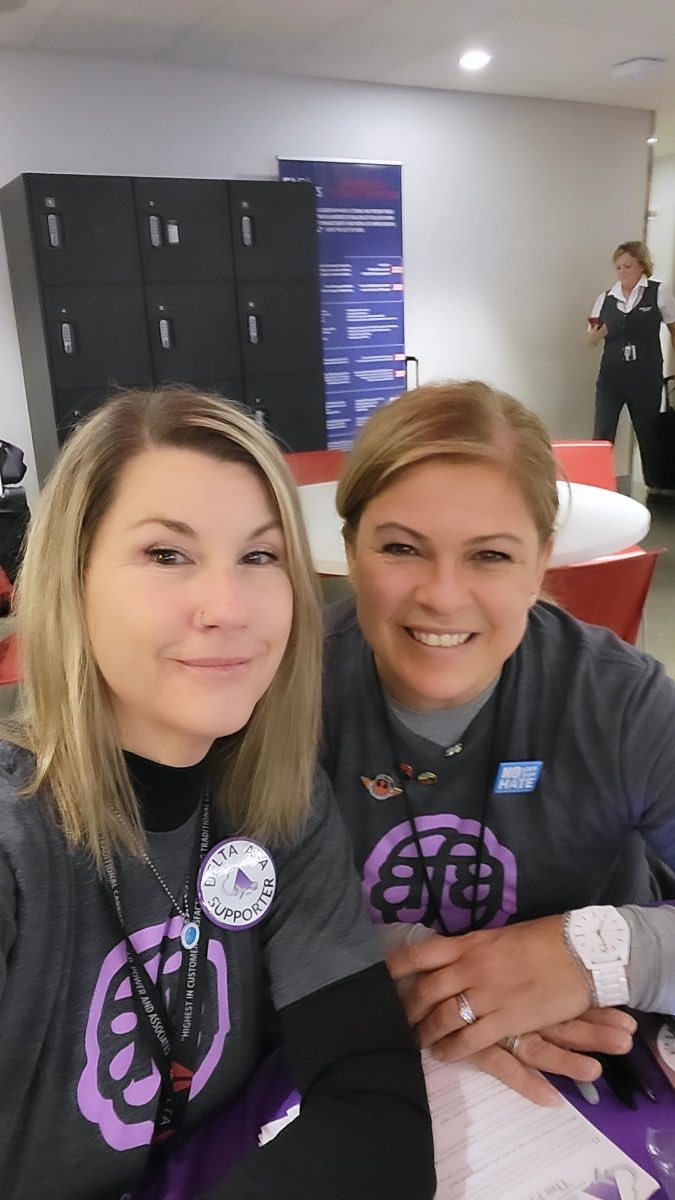 acebergtoo's tweet photo. Hanging out, #Organizing in the ATL f/a lounge on #ProfitSharingDay #EmployeeAppreciationDay #ValentinesDay #AFA #1u #UnionPower #AFACWA #AFA #TheFlightAttendantUnion https://t.co/mdvZaUqokj
