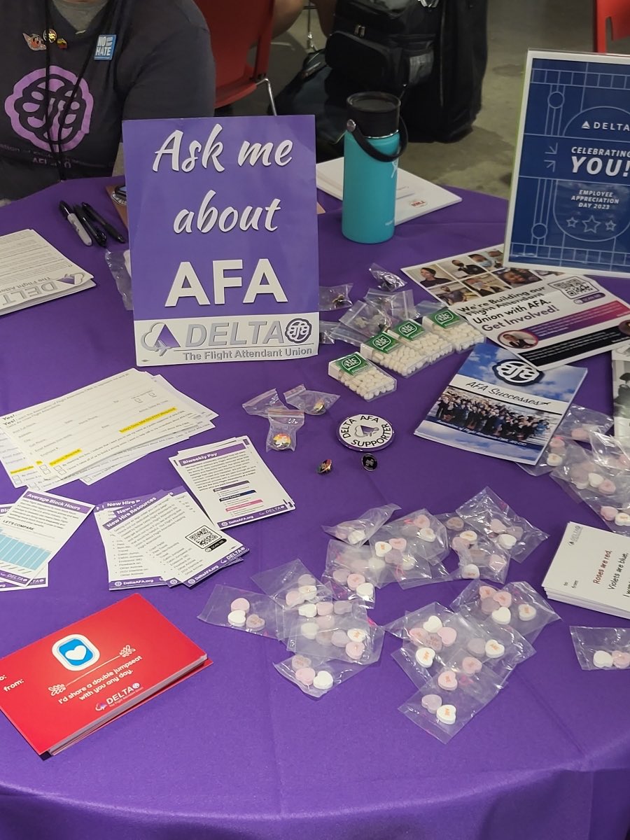 acebergtoo's tweet photo. Hanging out, #Organizing in the ATL f/a lounge on #ProfitSharingDay #EmployeeAppreciationDay #ValentinesDay #AFA #1u #UnionPower #AFACWA #AFA #TheFlightAttendantUnion https://t.co/mdvZaUqokj