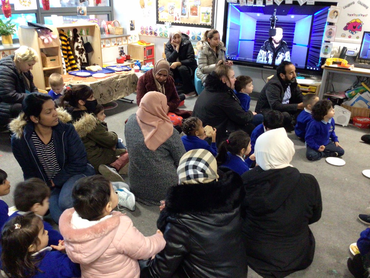 edgewickprimary's tweet photo. Nursery enjoyed a story about “love”. We talked about the importance of reading. #readingforpleasure #EYFS #literacy #communication #developinglanguage https://t.co/czB9nDzqAI