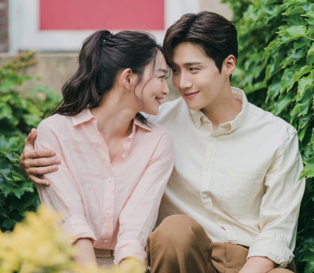 MinahBrazil's tweet photo. 『📸 — Algumas fotos inéditas dos álbuns de fotografias de #HometownChaChaCha! 🤍

Essas fotos são tão adoráveis 🥰
Uma surpresa maravilhosa de #ValentinesDay para os fãs de Gongjin e do nosso casal covinhas, SikHye! ❤

+

#ShinMinAh #ShinMinA #신민아 https://t.co/SZ4K9yQzyH