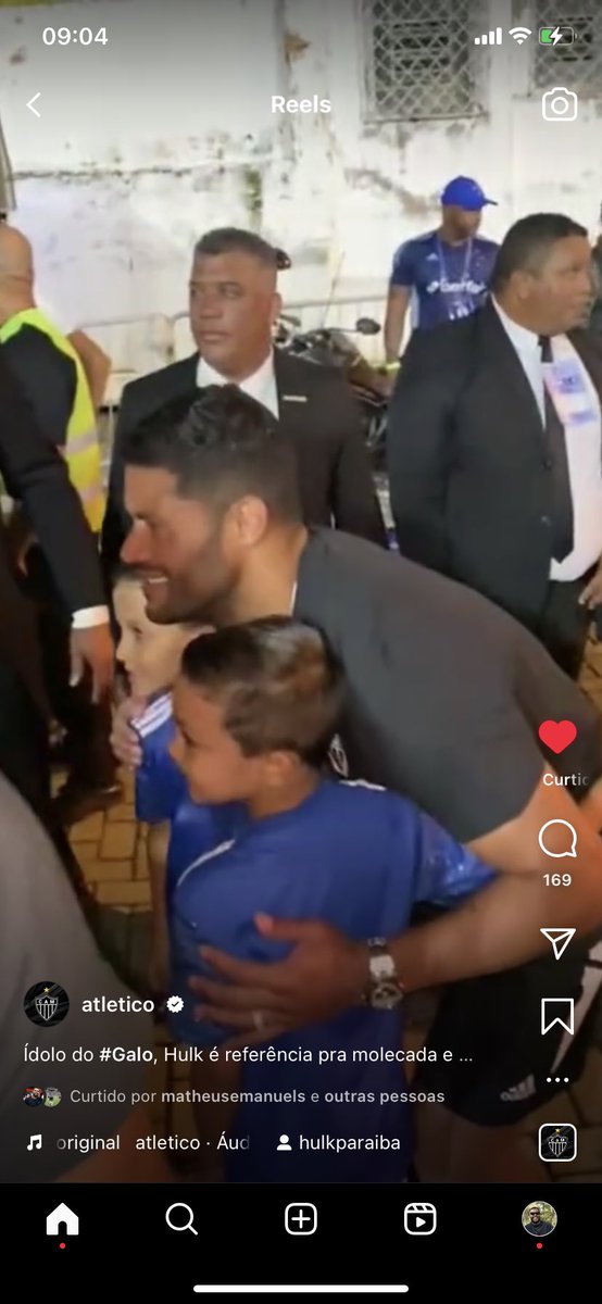 PhilippeTaynan's tweet photo. @livinhaleao Enquanto isso o homem ta lá tirando foto com as crianças cruzeirenses que sequer conhecem seus jogadores kkkkkkkkkkkkkk https://t.co/fCNHBggfAy