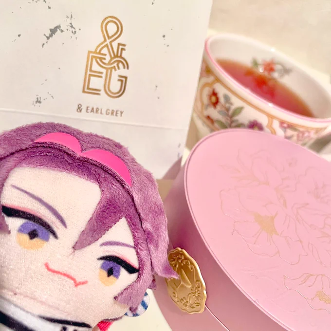 Vの子の茂古さんからバレンタインいただいたのでお写真 キルシュって名前のチョコ入っててママだーー!!!ってなったという話を聞いてニコニコになった かわいい 