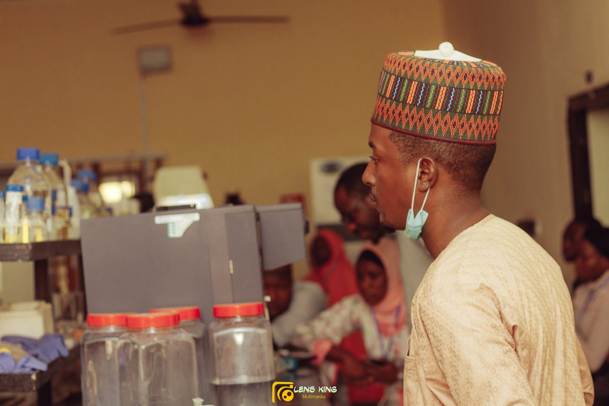 Day 2: Hands-on Workshop on Confocal Microscopy with morning Lectures on Fluorescence &amp; Confocal Microscopy by <a href="/eremacham/">Elena Remacha</a> <a href="/pez_hayes/">Pez Hayes</a> &amp; <a href="/TaYoshimatsu/">Takeshi Yoshimatsu</a>  #BioRTC2023 <a href="/czi/">Chan Zuckerberg Initiative</a>