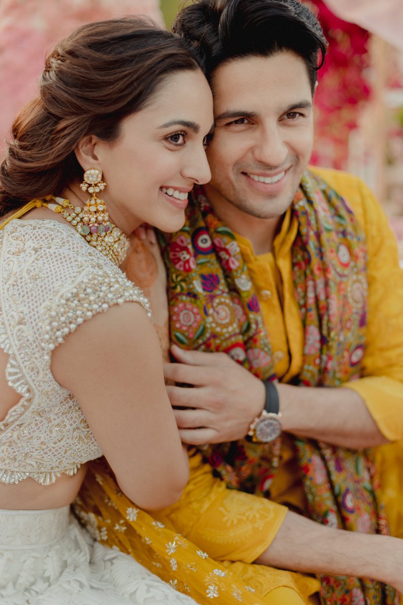 SidMalhotra's tweet photo. Pyaar ka rang chada hai ❤️ https://t.co/b1XPRIiNBI
