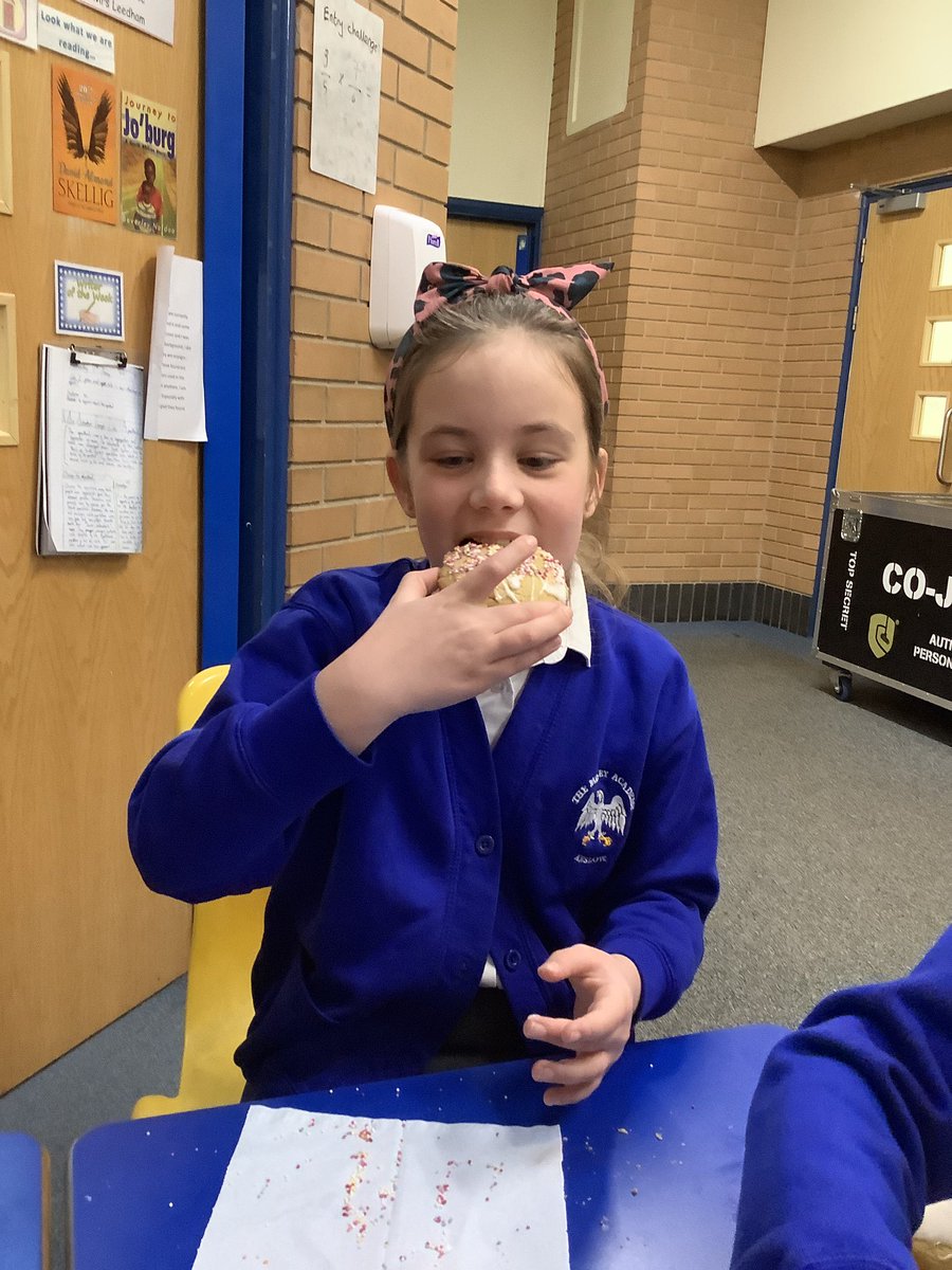MosleyAcademy's tweet image. Year 5 have been baking vegan cookies to end our Buddhism Topic….. Yummy! #youngbaker #cookies