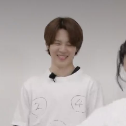 Mr. tiny hand on Twitter: "RT @Saiijmck: ทุกคนน้องจีมินน่ารักมากก 😭"