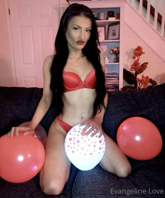 Happy Valentine&rsquo;s Day baby ❤️❤️  I&rsquo;m lonely and need a nice big cock to fill me up 🍆🍆🍆🍆🍆🍆🍆🍆🍆 https://t