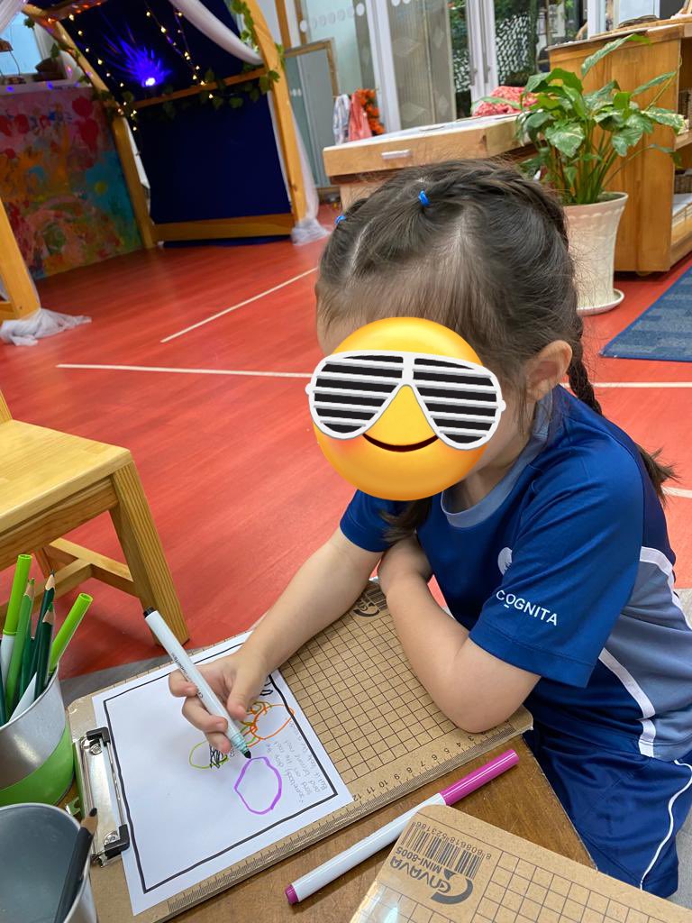 Starting our wonderings for our new UOI in EY. We make sure we leave our provocations for a whole week; time to view, discuss, draw and then get messy in. #takeyourtime #invitewonder #EY #sharingtheplanet <a href="/ampaolagonzalez/">Paola Gonzalez 🇵🇭🇺🇸🇪🇸🇻🇳</a> <a href="/ISHCMC/">ISHCMC</a>