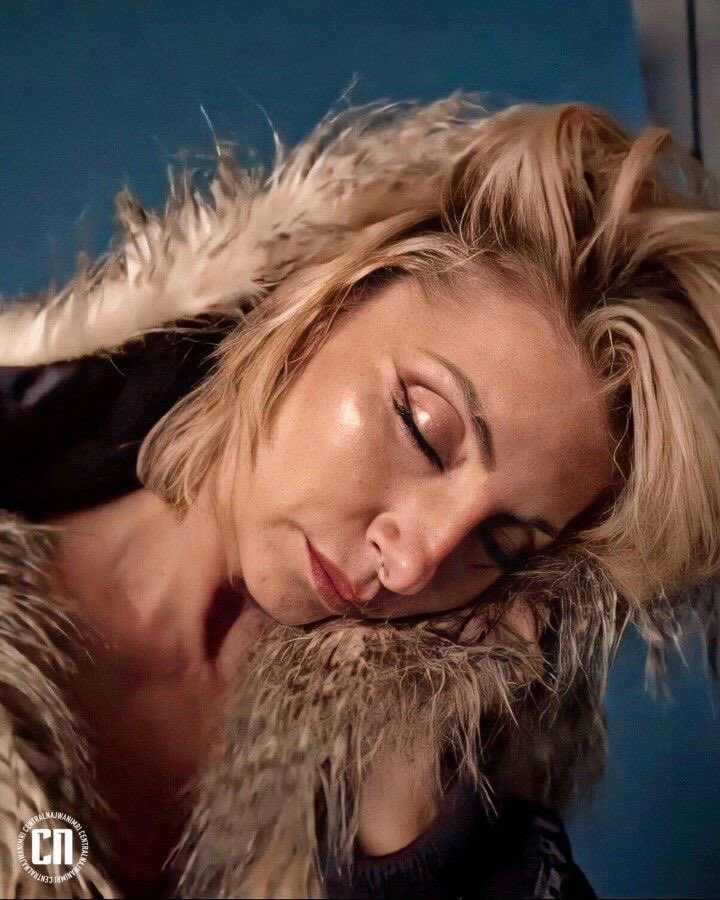 justfariya's tweet photo. Feliz cumpleaños mi señora // Zorionak nire andrea ❤️ @Najwa_Nimri te quiero mucho ❤️ https://t.co/xAPLyYXK0S