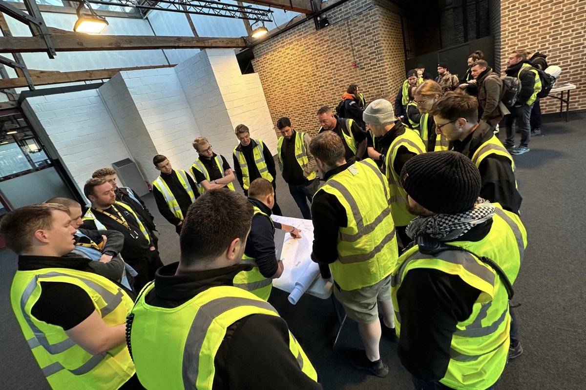 WeAreAnnaValley's tweet photo. Here's our first 'toolbox talk' of the week yesterday! Our team are onsite at @TobaccoDockLon getting everything in place for a fantastic Inspiration Showcase - now, when does the popcorn machine arrive? πΏ
#InspirationShowcase #eventtech #eventprofs https://t.co/cJh0mSvtdQ