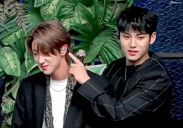 ทำไมชอบเล่นหูเพื่อนง่า แล้วดูหมิงฮ่าวหูแดงเป็นมะเขือเทศเยย 🥹