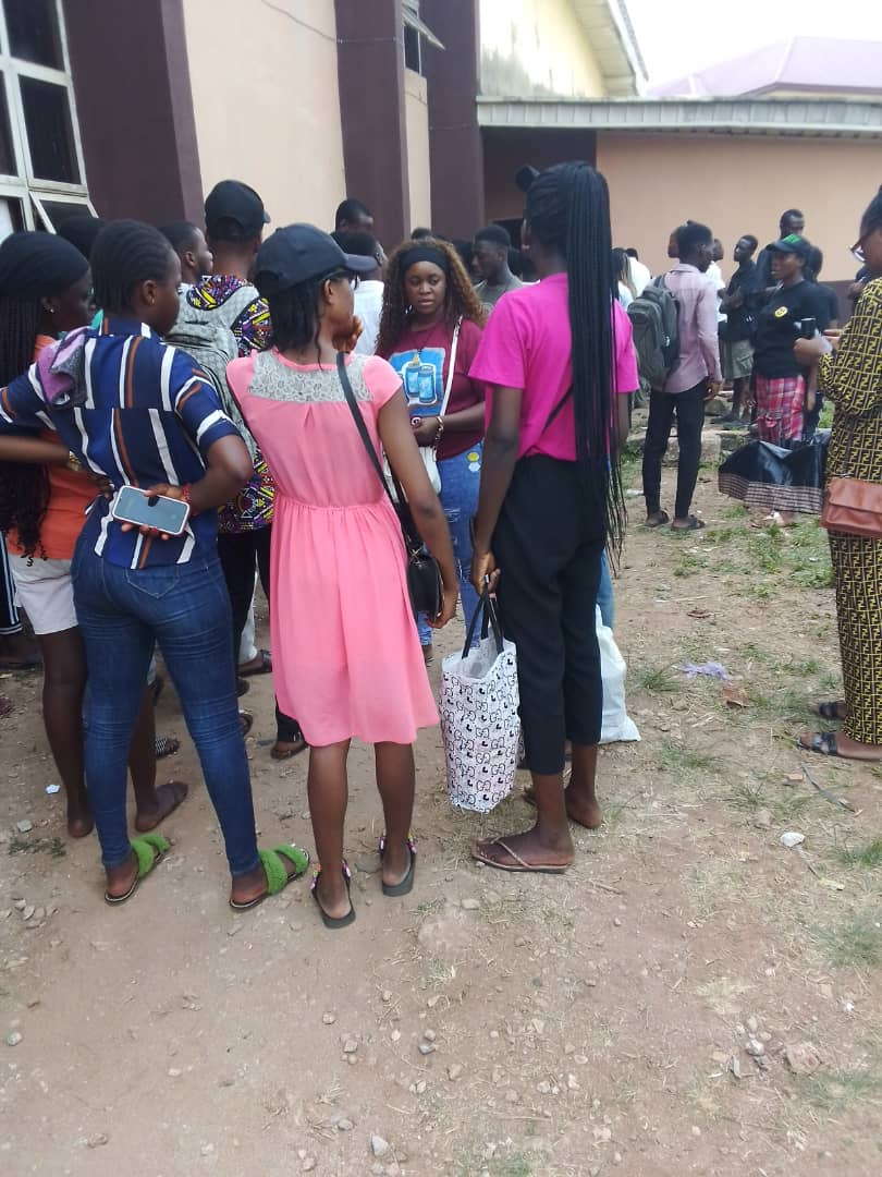 ACJUniben's tweet photo. Festus Iyayi hall. The elections started around 11pm this morning. Same situation here. Voters are to come with their current school fees printout.

#UNIBENSUG23
#UNIBENDECIDES https://t.co/2K4248DbL6
