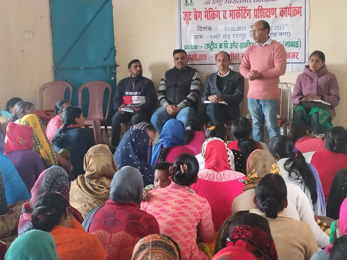 taufeequee's tweet photo. "सक्षम वन धन विकास केंद्र" Gadarpur खण्ड विकास अधिकारी महोदय की अध्यक्षता में समीक्षा बैठक का आयोजन किया गया जिसमें training, marketing आदि पर चर्चा की गई।

NRLM Team Gadarpur
US Nagar https://t.co/4h6Bgqpo3W