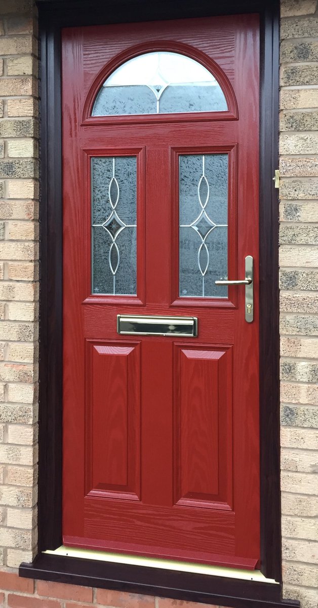 TandR2006's tweet photo. Roses are Red, violets are Blue, these customers chose beautiful doors, and so can you. 🥰❤️. Click on the link below to design your next front door. https://t.co/OK05ORmaZU. Or you can visit us on Thursday at @WorcsFOB #WorcestershireHour #14february https://t.co/SModNekZUV