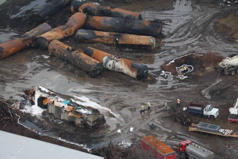 JulioRazona's tweet photo. Greta Thunberg ni ningun decrépito de la Agenda Perversa han dicho nada sobre la explosión y contaminacion ambiental sin precedentes y la muerte de miles de seres vivos, en Ohio. Logico https://t.co/IYp0lfLXbF