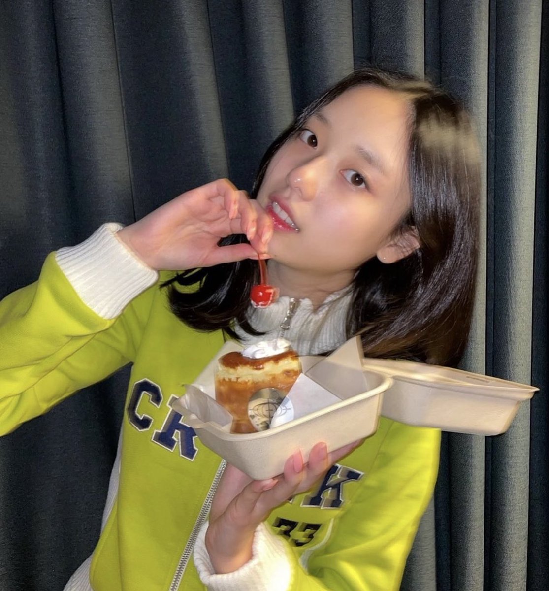 KimDoah_TH's tweet photo. 230214 lcirndxah Instagram update 

happy Valentine’s day🤤🍭

https://t.co/eqfz3xw2uu

#김도아 #도아 #DOAH #파나틱스 #fanatics #KIMDOAH https://t.co/L9w77QeT7x