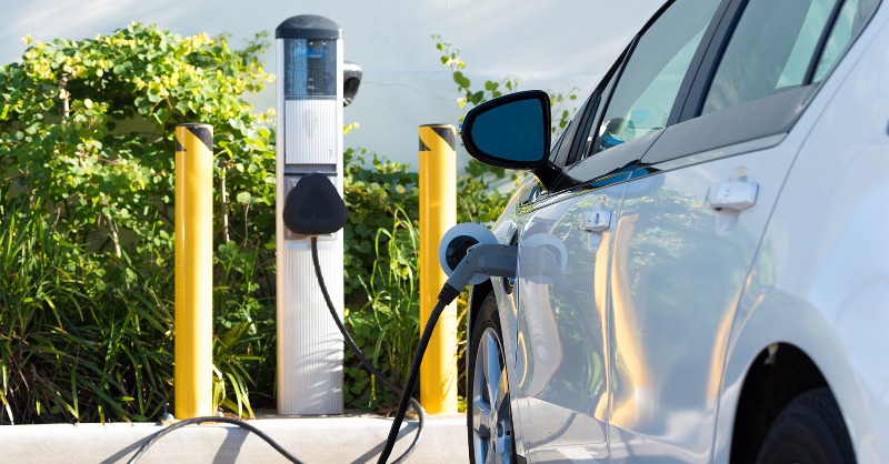 Europarl_EN's tweet photo. Parliament has approved the new CO2 emissions reduction targets for new passenger cars and light commercial vehicles as part of the EU's Fit for 55 package.