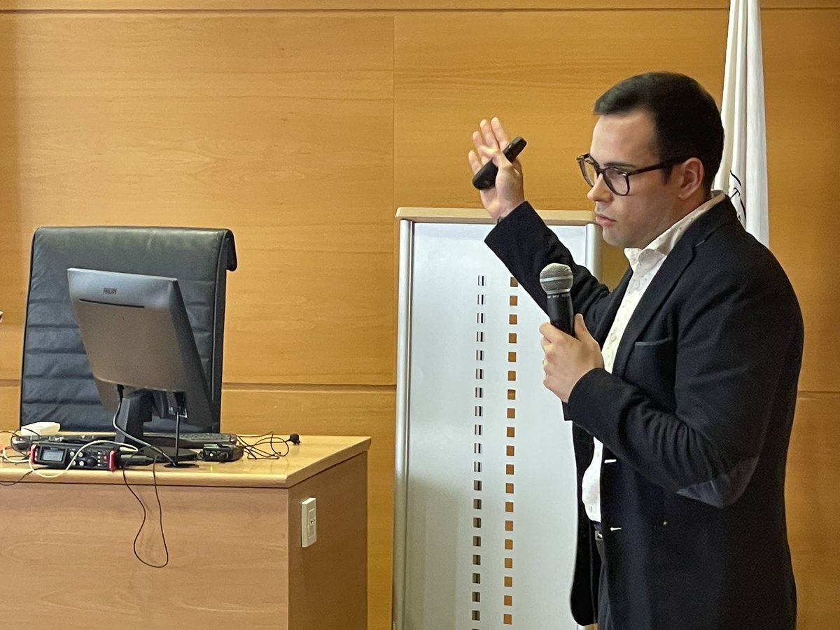 MuihUPVOficial's tweet photo. 👨‍🎓 David Martínez, alumno del Doctorado en Ingeniería de la Construcción, presenta su proyecto “Diseño y mantenimiento óptimo robusto y basado en fiabilidad de puentes mixtos de alta eficiencia social y medioambiental bajo presupuestos restrictivos”.

#JornadasFIDiT2 https://t.co/BsDnLRwPE9