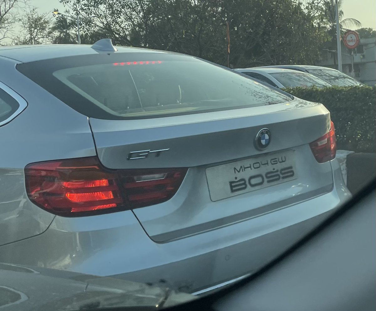 deepa_05's tweet image. Spotted on WEH.. @MTPHereToHelp is this allowed