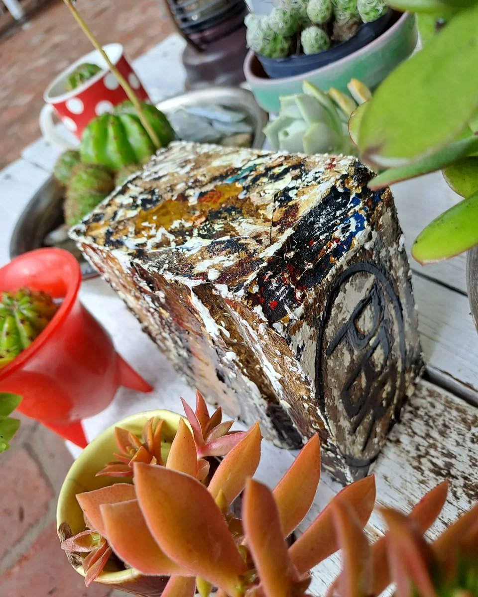 RutZerbatto's tweet image. ARTE-Objetos: &quot;BLOCK XLV&quot;.- Pintura asfáltica, papel metalizado, acrílico, pintura en aerosol, barniz. Técnica mixta sobre block de madera reutilizado.
#art #recycleart #artobjects #woodblock #acrylic #metallicpaper #asphaltpaint #artfordesigners #interiordesign #decordesign