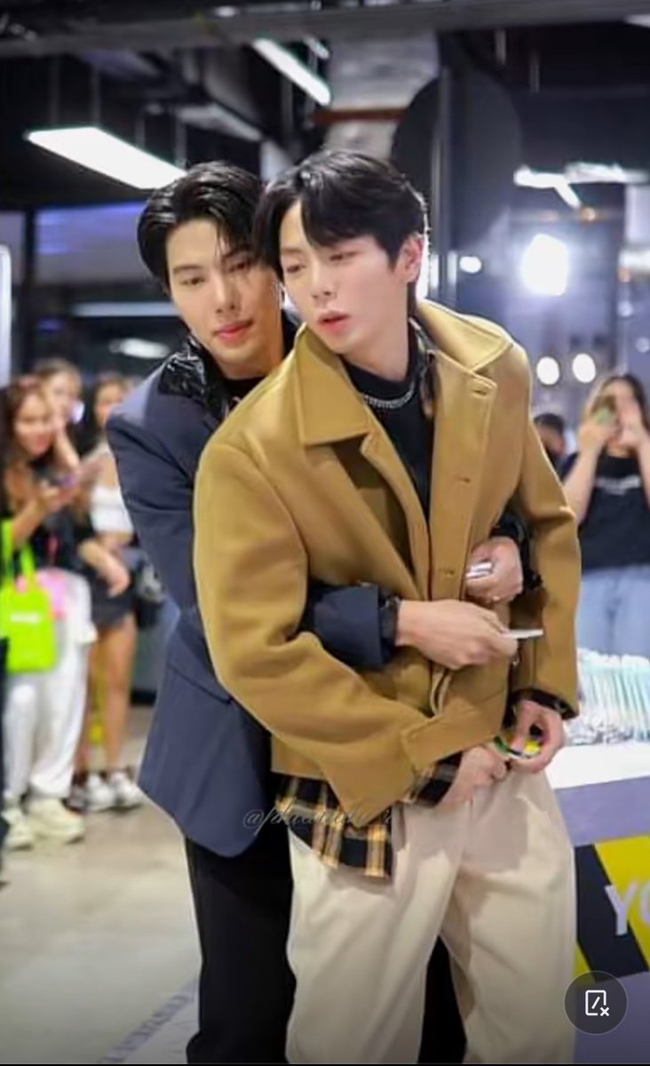 choialexasblog2's tweet photo. WHEN DID THIS HAPPEN?!!?! WHEN #MAXUP STARTED?!?! I'M SCREAMING!!! THEY HAVE POTENTIAL!!! SOMEONE CAST THEM ON A SERIE RIGHT NOOOOOOOOOOOOOOOOW!!!! https://t.co/Nl5AedXt6d