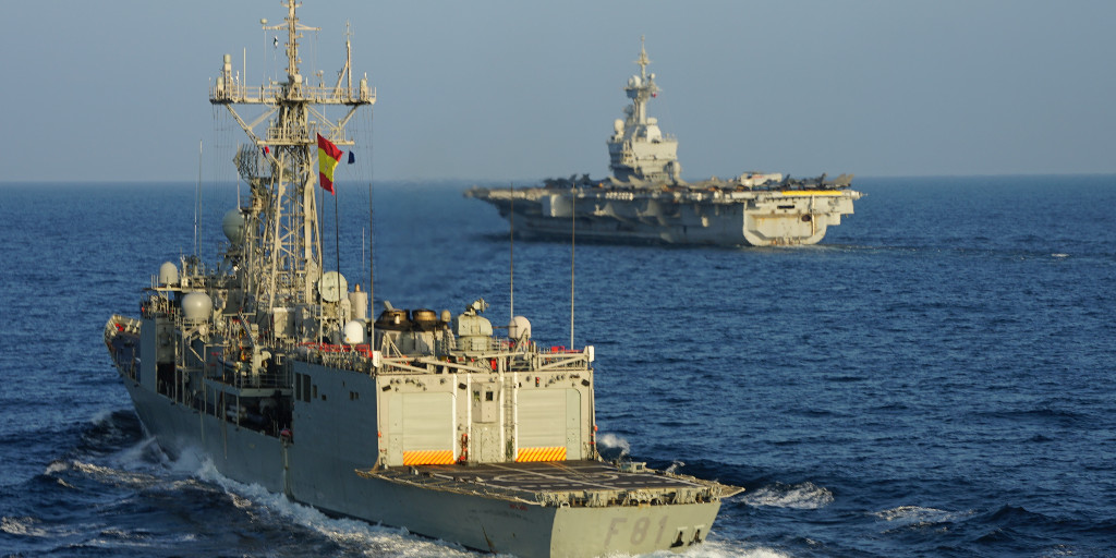EUNAVFOR's tweet photo. On 11 February, the CDR of @French_CSG RADM Christophe Cluzel paid a visit to 🇪🇺#OperationAtalanta FCdr, onboard  🇪🇸#SANTAMARIA. The 🇫🇷 CSG led by the #CharlesDeGaulle was in Associate Support to Atalanta in recent weeks, enhancing #EUNAVFOR's capabilities as #Maritimesecurity https://t.co/KhtQxvVTkh