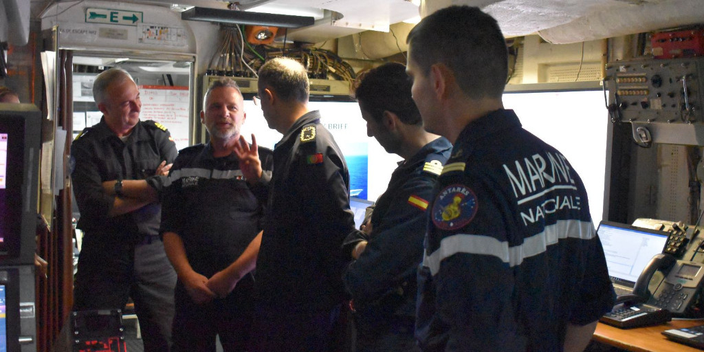 EUNAVFOR's tweet photo. On 11 February, the CDR of @French_CSG RADM Christophe Cluzel paid a visit to 🇪🇺#OperationAtalanta FCdr, onboard  🇪🇸#SANTAMARIA. The 🇫🇷 CSG led by the #CharlesDeGaulle was in Associate Support to Atalanta in recent weeks, enhancing #EUNAVFOR's capabilities as #Maritimesecurity https://t.co/KhtQxvVTkh