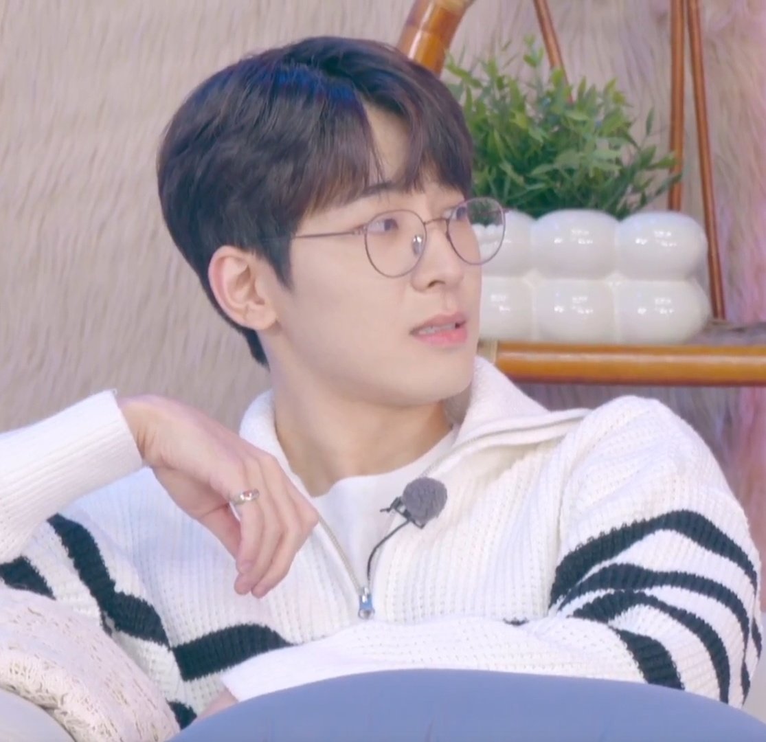 wonubliss's tweet photo. wonwoo 😂😂😂 https://t.co/HHpr8eDnPe