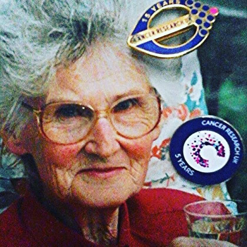 fairylaylee's tweet photo. Happy 100th Birthday Grandma ❤️ I hope I've done you proud and I can get my 15 year
@CRUKShops badge like you
XXX https://t.co/czFiSmiD5O