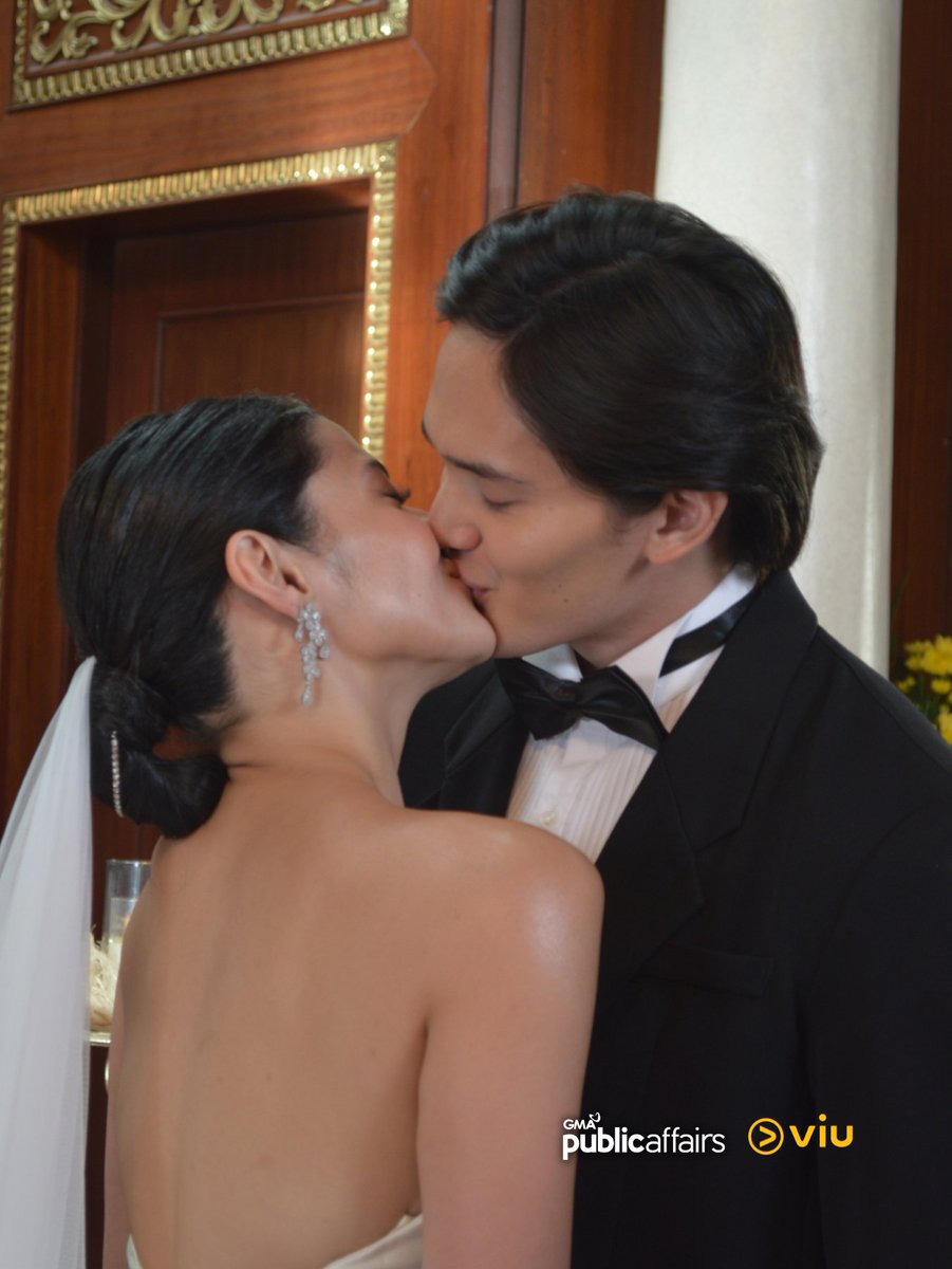 GMA_PA's tweet photo. Grabeng kilig naman ‘yun Ruru and Bianca! 💝

Nabitin din ba kayo sa first kiss on TV ng tambalang #RuCa? 😍 Ang buong eksena, abangan sa #TheWriteOne! #TheWriteOneFirstKiss 👩‍❤️‍💋‍👨 #GMAViu 

WATCH THE TEASER HERE: https://t.co/JXjMyavX7M https://t.co/nsNikX0c4Y