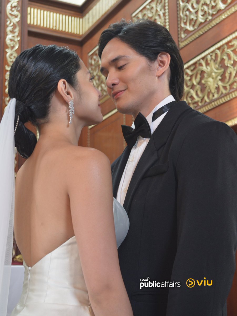GMA_PA's tweet photo. Grabeng kilig naman ‘yun Ruru and Bianca! 💝

Nabitin din ba kayo sa first kiss on TV ng tambalang #RuCa? 😍 Ang buong eksena, abangan sa #TheWriteOne! #TheWriteOneFirstKiss 👩‍❤️‍💋‍👨 #GMAViu 

WATCH THE TEASER HERE: https://t.co/JXjMyavX7M https://t.co/nsNikX0c4Y