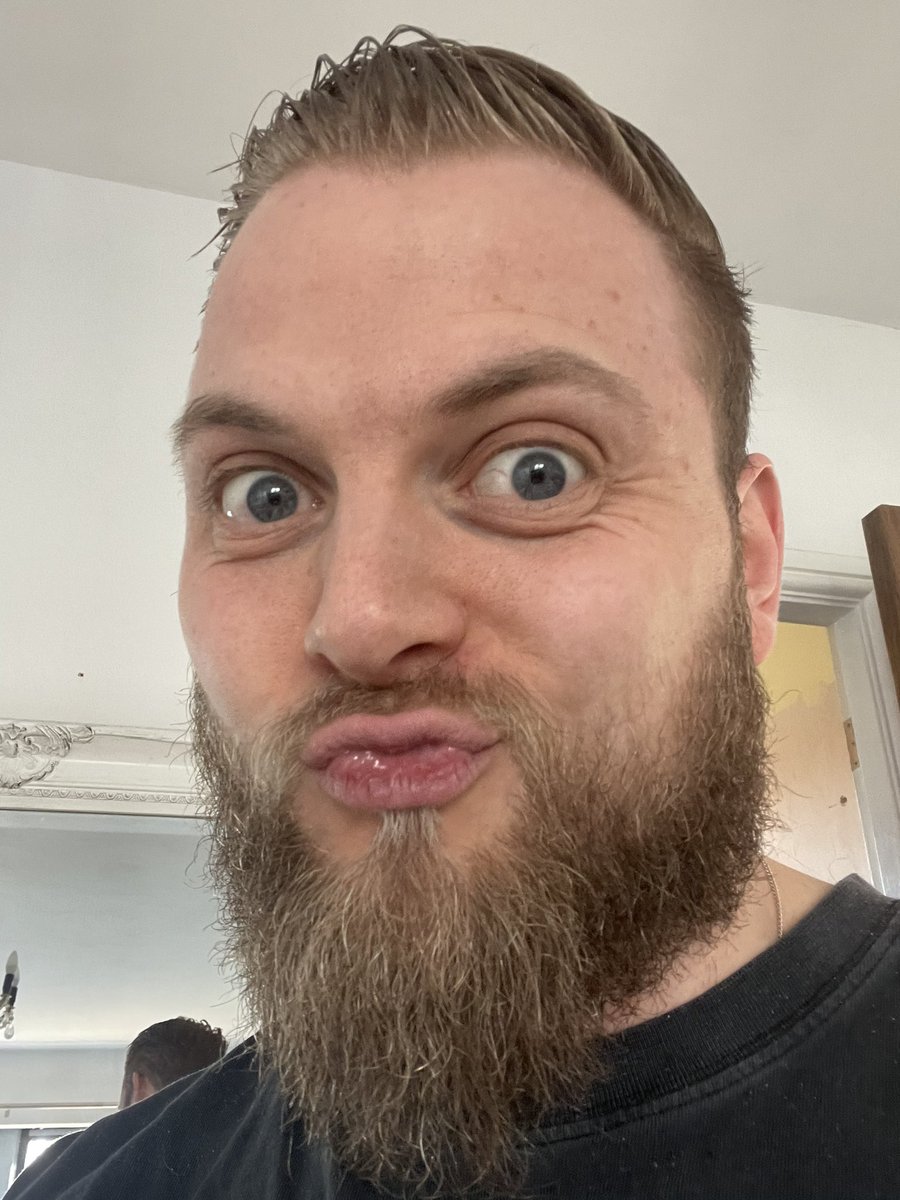 iBallisticSquid's tweet photo. Happy Valentine's Day, give your mum a big old kiss for me today 😘 https://t.co/Xf0fSxwzFy