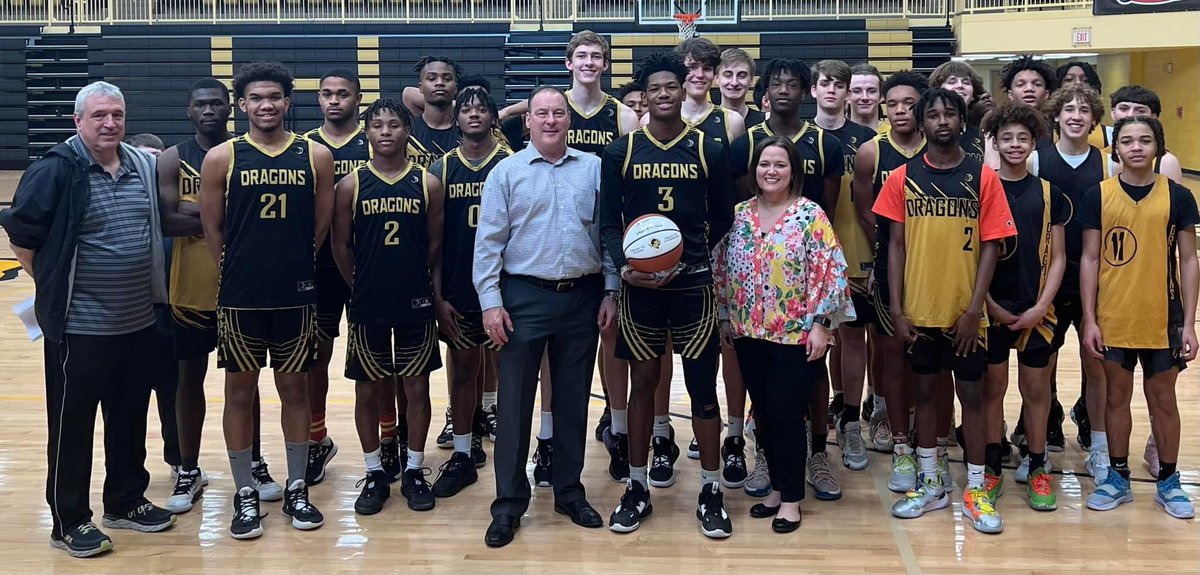 NacDragonBball's tweet photo. Our Texas Farm Bureau player of the week is @jaylan_3. Jaylan averaged 18.5 points per game last week.He led the team in assists,steals and rebounds.              Coach Leamon says He’s a great kid who is dependable, consistent and a hard worker, Jaylan is a natural leader. https://t.co/XWh8uxk6Y9