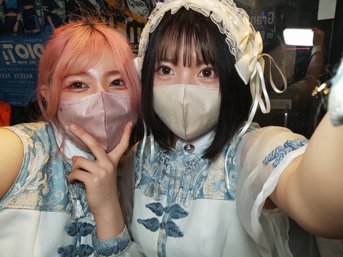 スマホ物販に置いてたら
LYNXLINKのメンバー自撮り
撮られてたwww