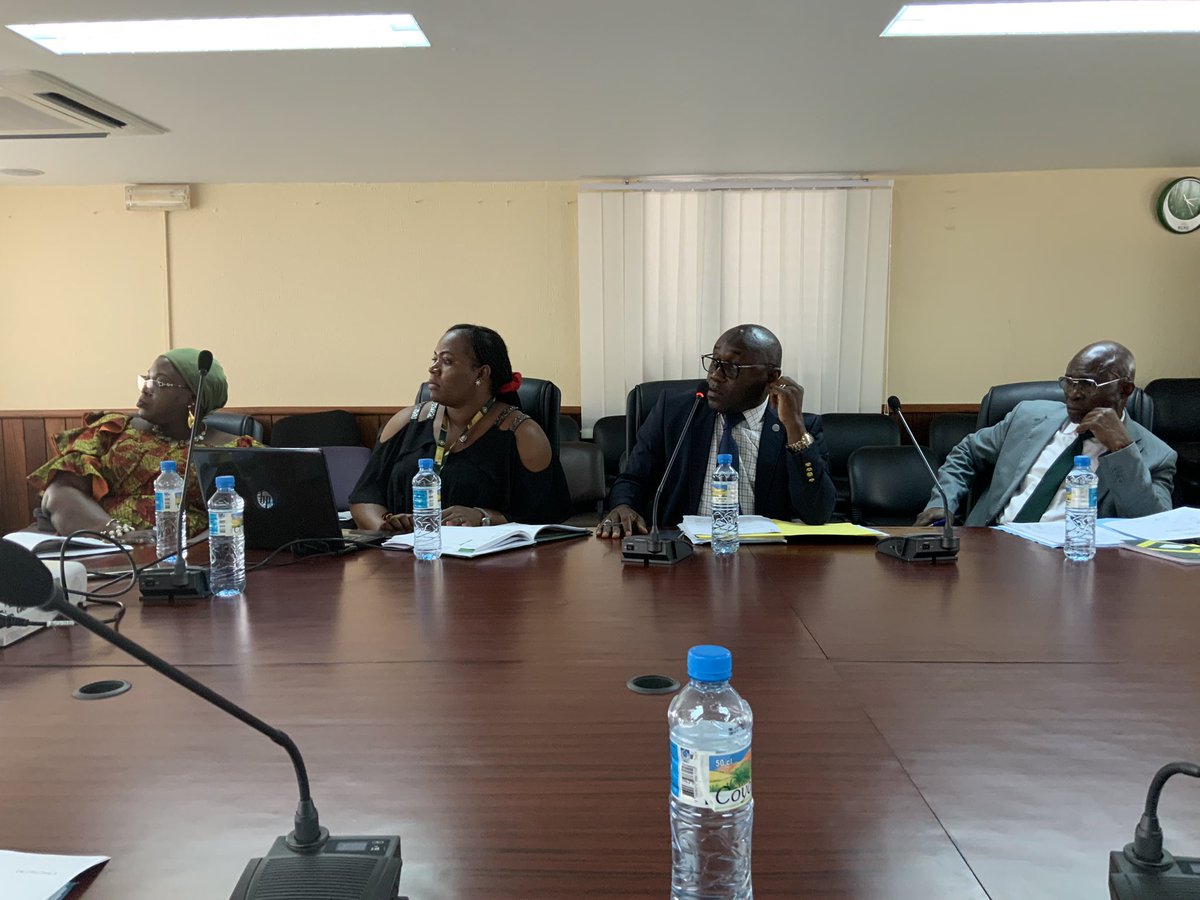 bcrggn's tweet photo. Le 1er Vice-Gouverneur #BCRG, M. Mohamed Lamine CONTE, a présidé ce matin, en compagnie de la 2ème Vice-Gouverneur, le #Comité #Pédagogique de la #BCRG. Les discussions ont porté sur l’l’état #exécution du #plan de #formation2022 et l’examen du projet de plan de #formation2023 https://t.co/aJ0AtHiVJt