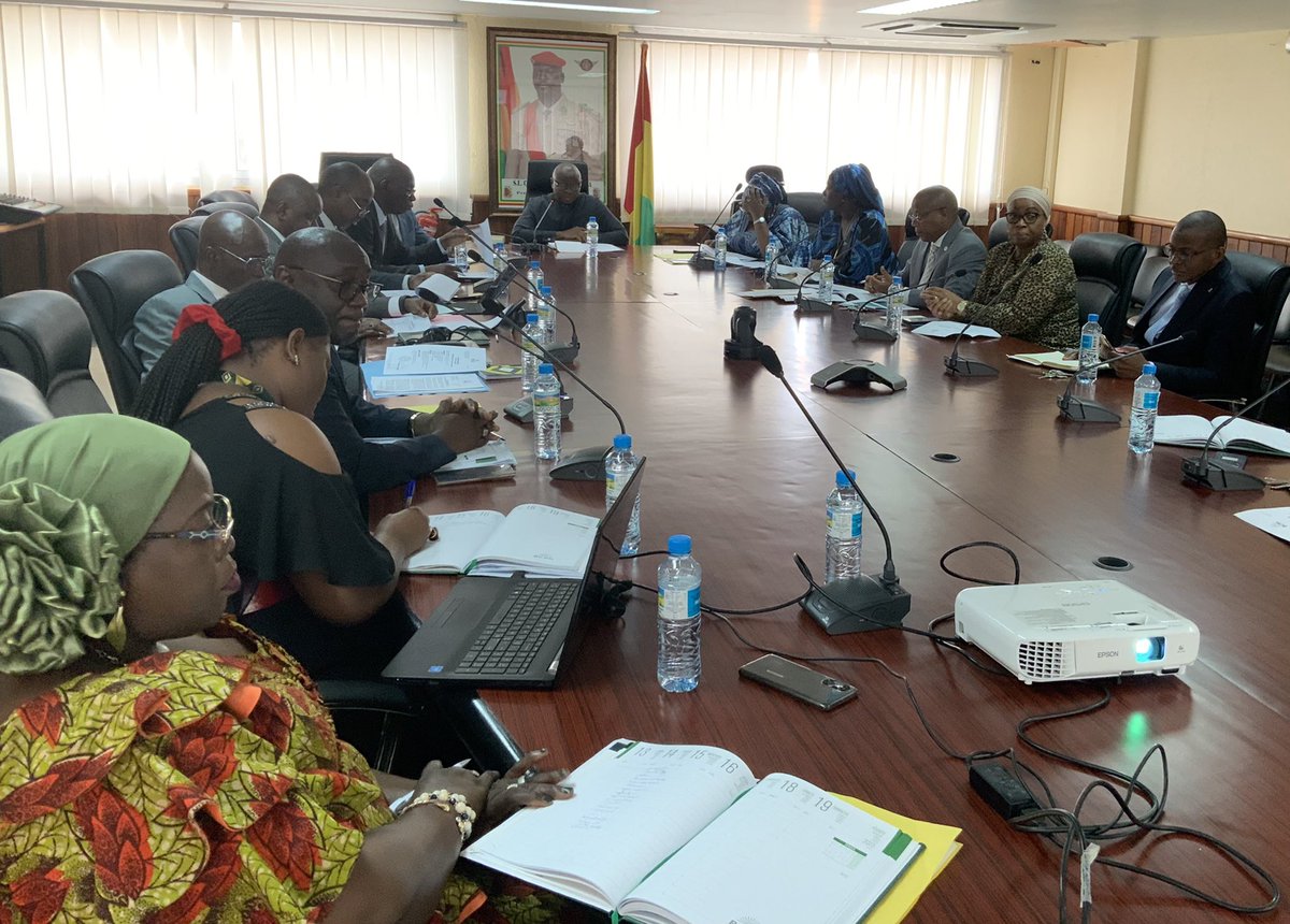bcrggn's tweet photo. Le 1er Vice-Gouverneur #BCRG, M. Mohamed Lamine CONTE, a présidé ce matin, en compagnie de la 2ème Vice-Gouverneur, le #Comité #Pédagogique de la #BCRG. Les discussions ont porté sur l’l’état #exécution du #plan de #formation2022 et l’examen du projet de plan de #formation2023 https://t.co/aJ0AtHiVJt
