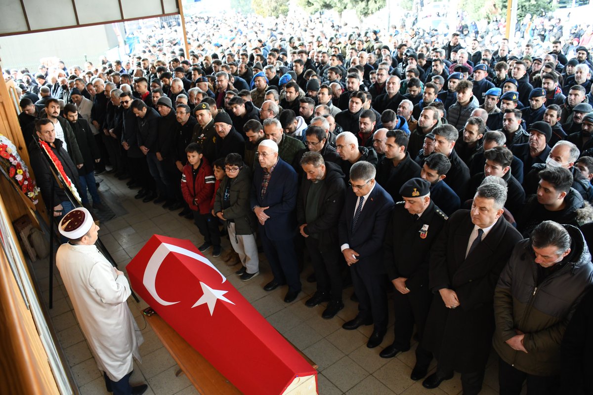 RafetVergili1's tweet photo. Deprem şehidimiz Asteğmenimiz Enes Melik Köseoğlu'nu son yolculuğuna uğurladık. Ailesinin ve milletimizin başı sağolsun. Rabbim mekânını cennet eylesin. https://t.co/Eh9wk9pCvD