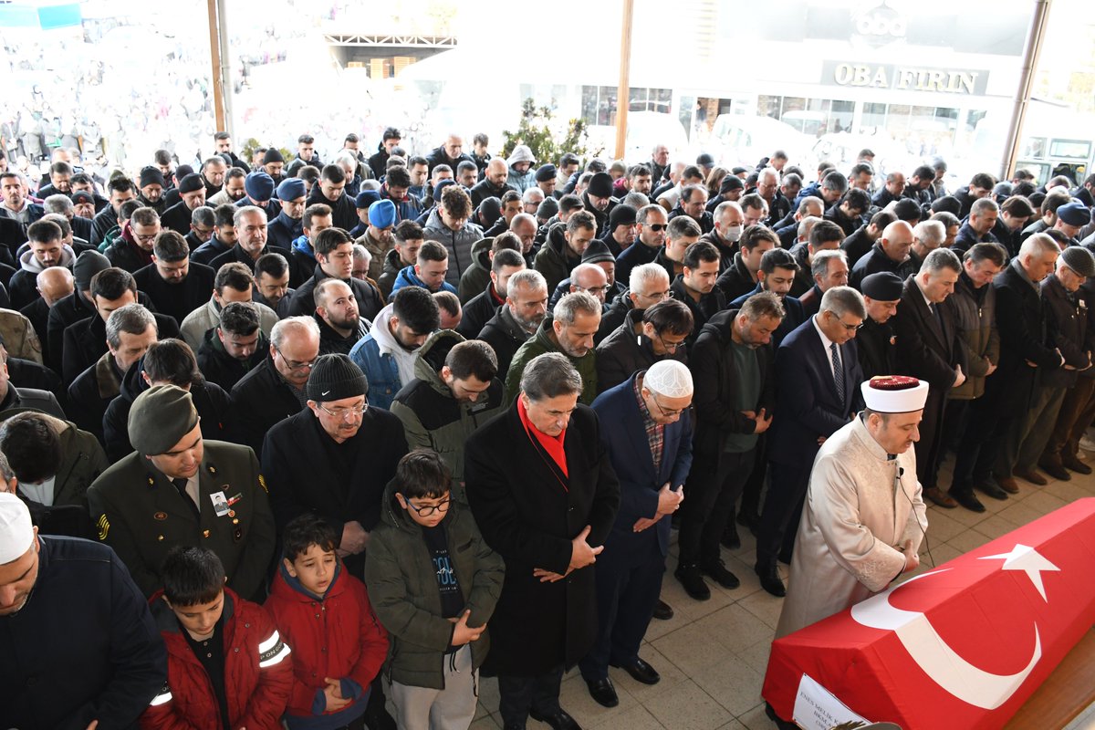RafetVergili1's tweet photo. Deprem şehidimiz Asteğmenimiz Enes Melik Köseoğlu'nu son yolculuğuna uğurladık. Ailesinin ve milletimizin başı sağolsun. Rabbim mekânını cennet eylesin. https://t.co/Eh9wk9pCvD