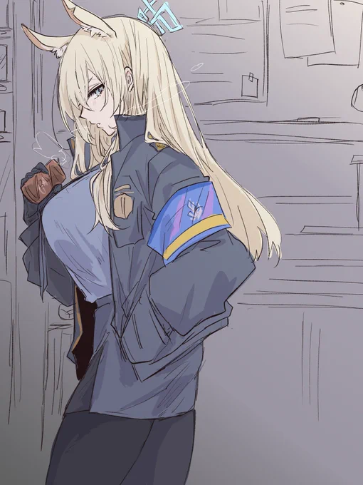 天井した女 